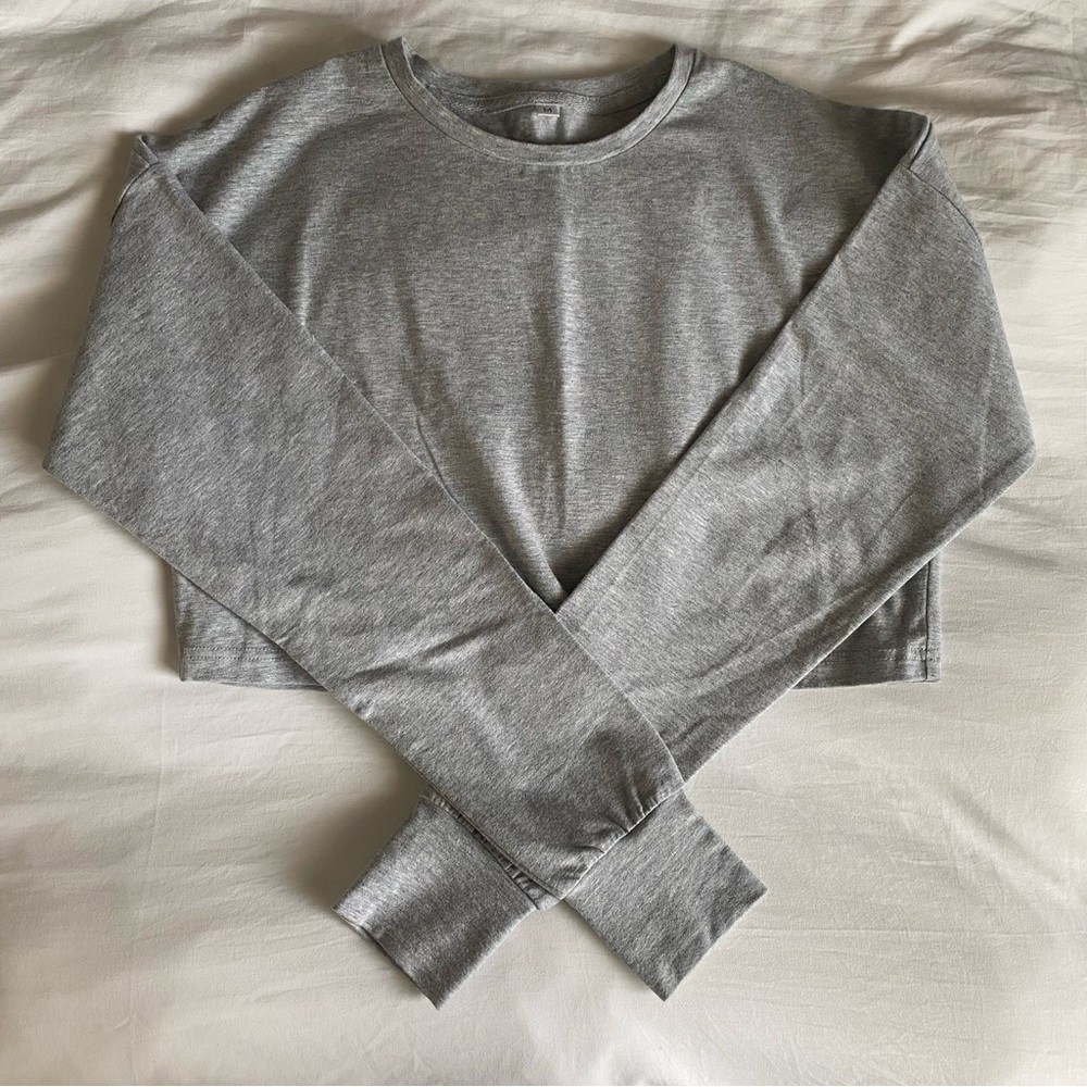 Long sleeve crop top with thumb holes size M gray